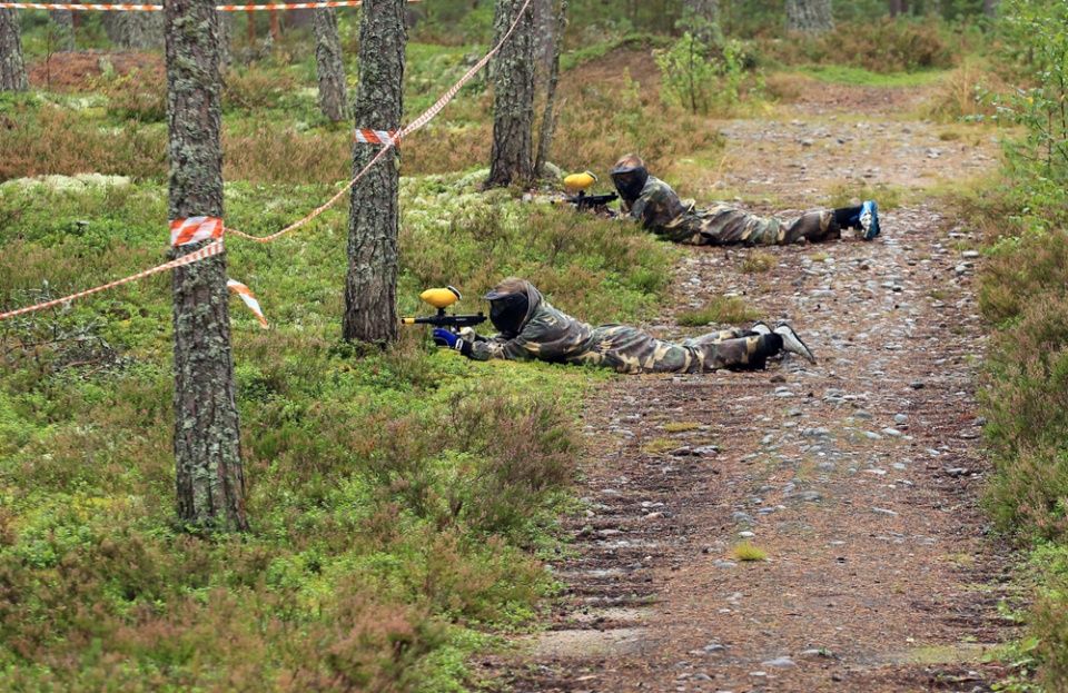 Paintballin peluu metsässä